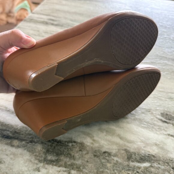 Women's Aerosoles Iris Wedge Pump in tan - Picture 5 of 5